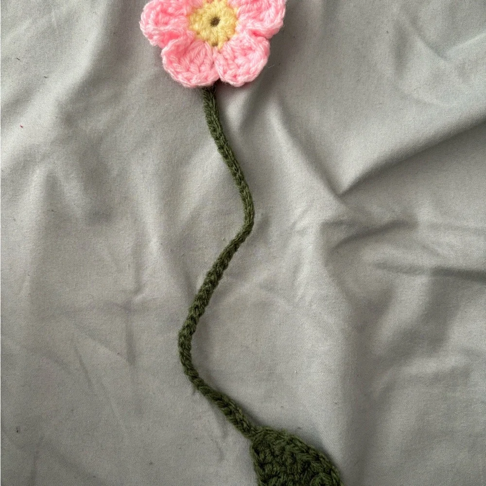 Crochet flower 🌸 bookmark 📕 - Picture 6 of 7